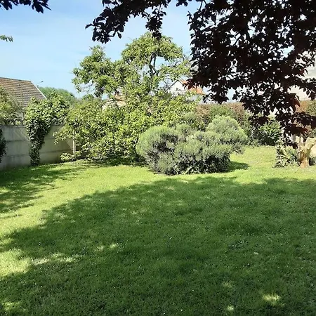 Maison Avec Jardin A Les Bains Semesterbostad